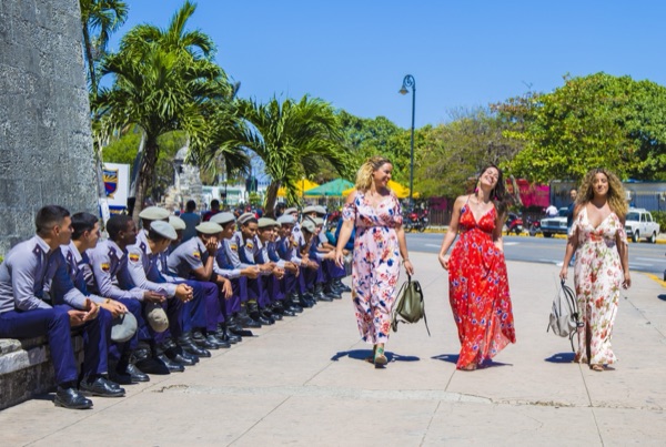 The Cuban Swing — professional photoshoot in Havana, Cuba