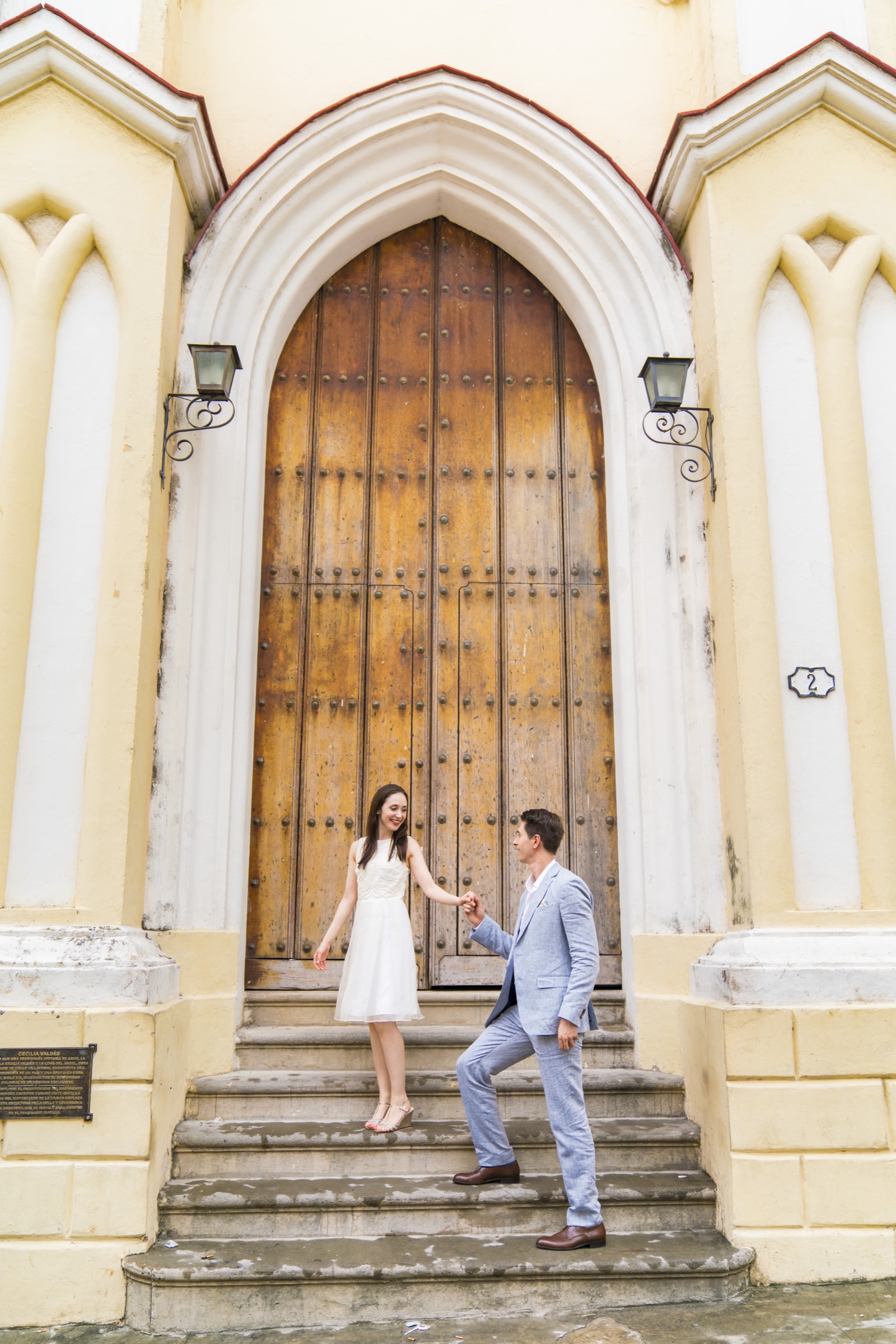 A couple on the steps of the church of Santo Ángel Custodio